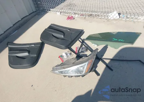 2019 Hyundai Elantra Sel z USA, uszkodzony, nr VIN 5NPD84LF8KH454682